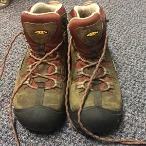 Keen women’s steel toe safety shoes